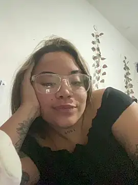 Lindalatina2001 online show from 04-14-26, 02:27