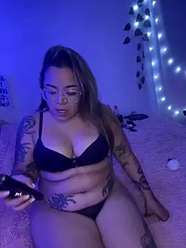 Lindalatina2001 online show from 04-07-26, 07:04