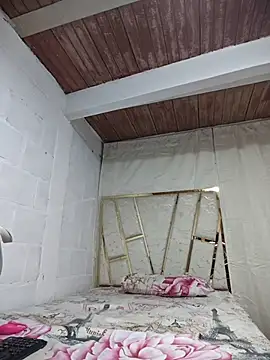 Snapshot of Julia-Blair chatting on 12-21-25, 05:36 Julia-Blair online show from 12-21-25, 05:36