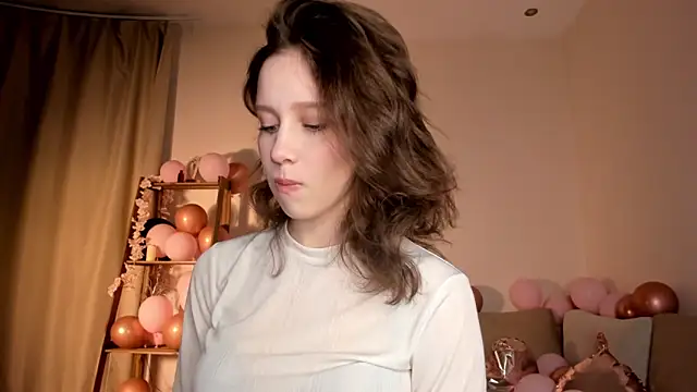 Snapshot of LachelleFrommer chatting on 02-15-26, 01:17 LachelleFrommer online show from 02-15-26, 01:17