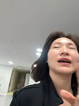 Snapshot of A-ZJunn chatting on 02-21-26, 06:48 A-ZJunn online show from 02-21-26, 06:48