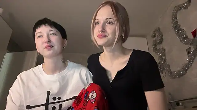 Snapshot of CelenFomes chatting on 12-23-25, 09:08 CelenFomes online show from 12-23-25, 09:08