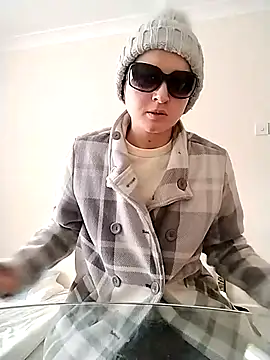 Snapshot of Amy01112 chatting on 04-20-26, 02:18 Amy01112 online show from 04-20-26, 02:18