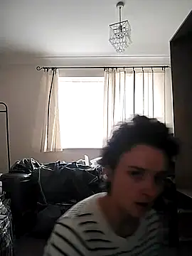 Snapshot of Amy01112 chatting on 05-11-26, 02:07 Amy01112 online show from 05-11-26, 02:07