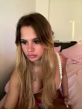 Snapshot of Danielaa_2005 chatting on 01-09-26, 03:19 Danielaa 2005 online show from 01-09-26, 03:19