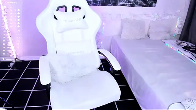 Snapshot of lyric4 chatting on 01-14-26, 12:47 lyric4 online show from 01-14-26, 12:47