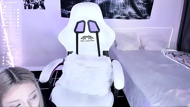 Snapshot of lyric4 chatting on 12-14-25, 02:51 lyric4 online show from 12-14-25, 02:51