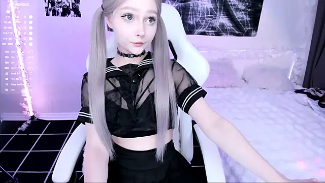 Snapshot of lyric4 chatting on 02-26-26, 07:47 lyric4 online show from 02-26-26, 07:47