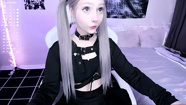 Snapshot of lyric4 chatting on 02-14-26, 06:35 lyric4 online show from 02-14-26, 06:35