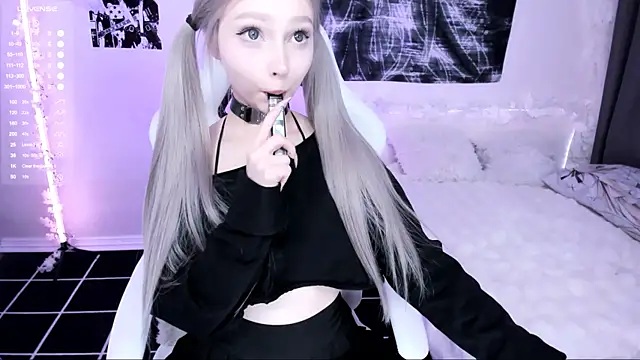 Snapshot of lyric4 chatting on 02-23-26, 02:35 lyric4 online show from 02-23-26, 02:35