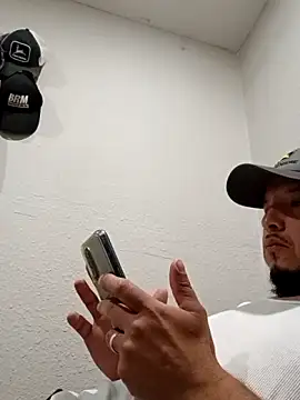 Snapshot of Lalin2323 chatting on 02-11-26, 01:27 Lalin2323 online show from 02-11-26, 01:27