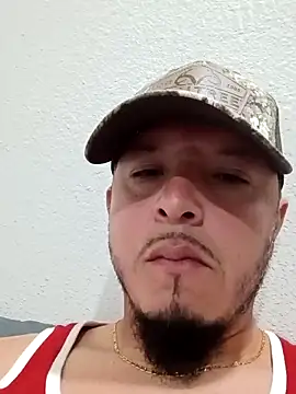 Snapshot of Lalin2323 chatting on 02-13-26, 12:32 Lalin2323 online show from 02-13-26, 12:32