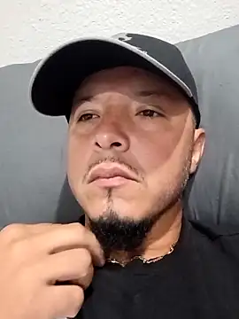 Snapshot of Lalin2323 chatting on 02-14-26, 08:31 Lalin2323 online show from 02-14-26, 08:31