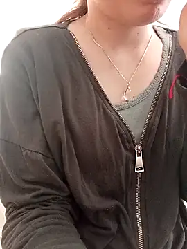 gatitachula93 online show from 04-15-26, 12:21