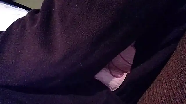 gatitachula93 online show from 12-17-25, 08:03