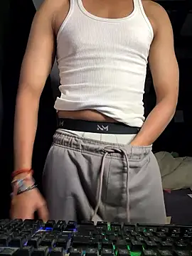 Snapshot of fitboy_xxx chatting on 01-08-26, 12:05 fitboy xxx online show from 01-08-26, 12:05