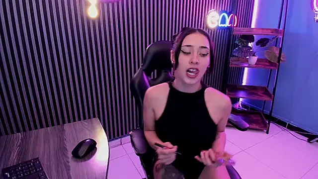 Snapshot of Ariana_collinss chatting on 12-21-25, 12:18 Ariana collinss online show from 12-21-25, 12:18