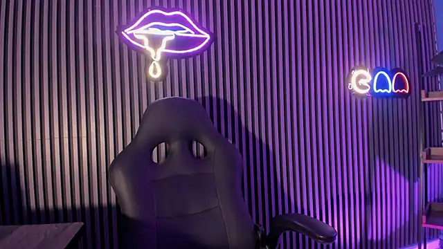Ariana collinss online show from 05-25-26, 12:26