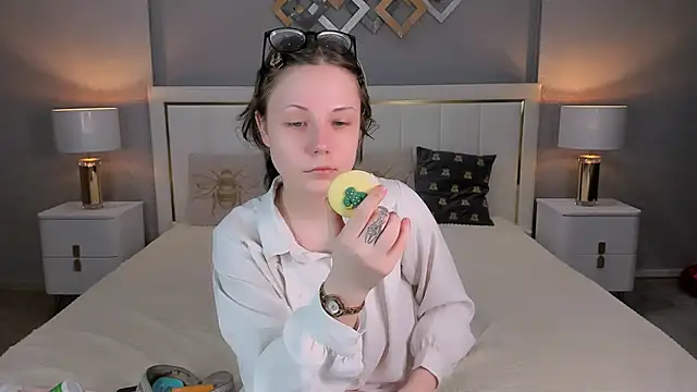 YONA WINK online show from 03-23-26, 05:51