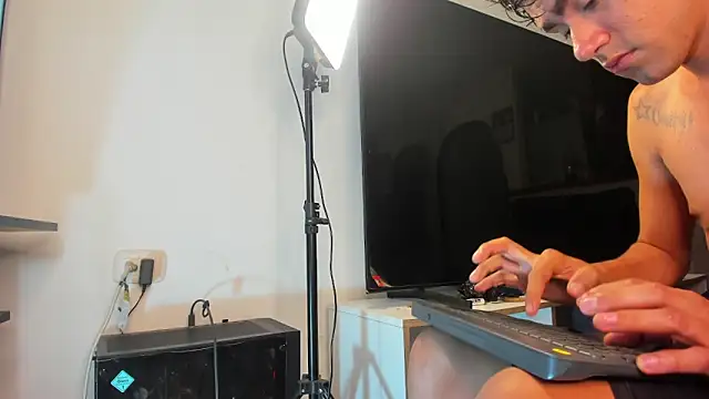 Latin boys79 online show from 02-28-26, 05:18