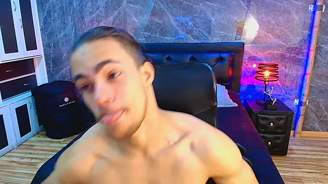 PatrickS25 online show from 12-21-25, 04:03