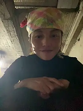 Snapshot of Lilik2 chatting on 12-15-25, 12:11 Lilik2 online show from 12-15-25, 12:11