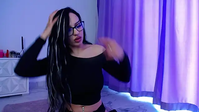 Snapshot of RavenFoxxy chatting on 06-15-26, 06:46 RavenFoxxy online show from 06-15-26, 06:46
