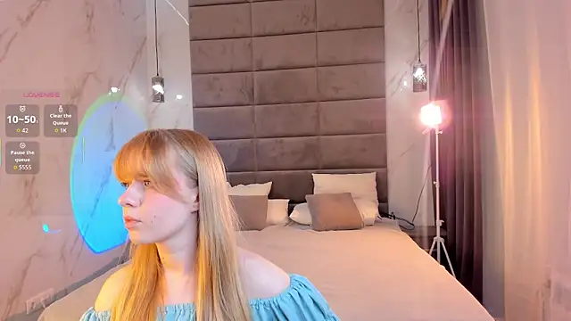 Snapshot of Victori_Fox chatting on 06-22-26, 12:27 Victori Fox online show from 06-22-26, 12:27