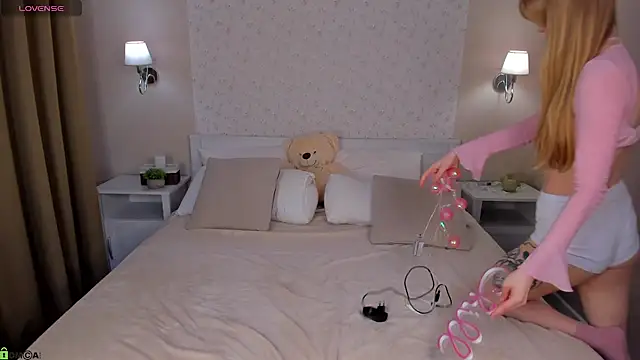 Victori Fox online show from 03-29-26, 11:50