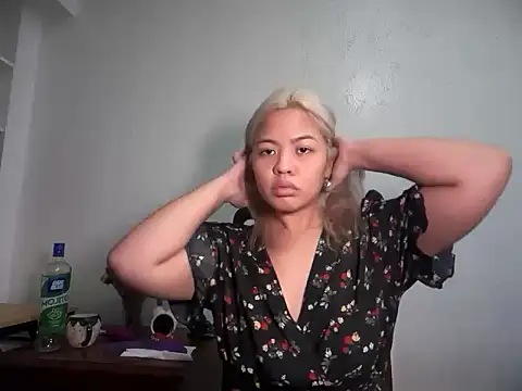 Snapshot of Tina_Slick chatting on 05-29-26, 12:33 Tina Slick online show from 05-29-26, 12:33
