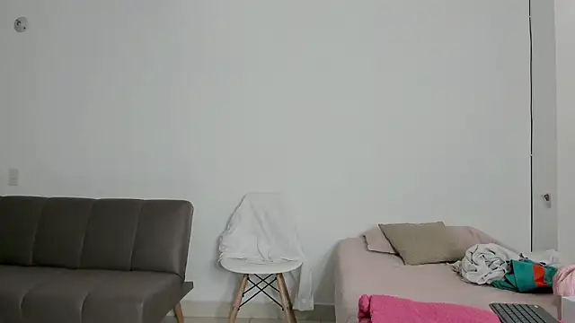 Snapshot of IrisFit chatting on 02-17-26, 12:57 IrisFit online show from 02-17-26, 12:57