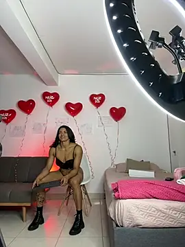 Snapshot of IrisFit chatting on 02-14-26, 11:43 IrisFit online show from 02-14-26, 11:43