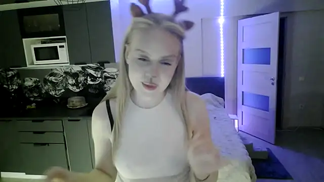 LunaPeony online show from 02-22-26, 02:19