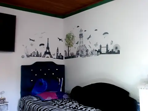 Snapshot of MisNicol chatting on 12-17-25, 12:54 MisNicol online show from 12-17-25, 12:54