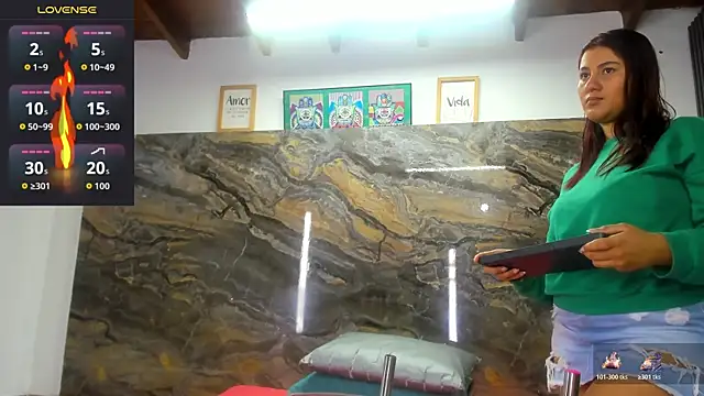 Snapshot of Evy_connor chatting on 01-13-26, 11:36 Evy connor online show from 01-13-26, 11:36