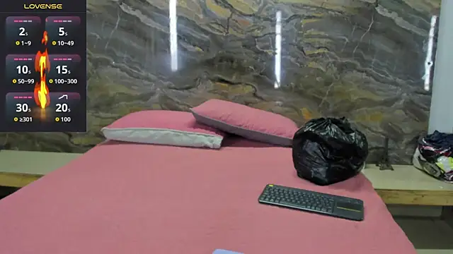 Snapshot of Evy_connor chatting on 01-08-26, 11:38 Evy connor online show from 01-08-26, 11:38