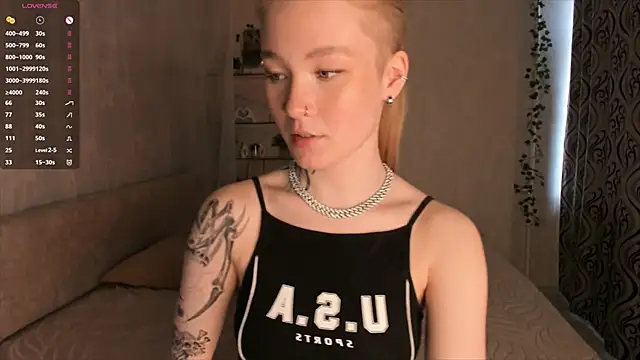 Snapshot of MaireLanda chatting on 05-14-26, 01:08 MaireLanda online show from 05-14-26, 01:08