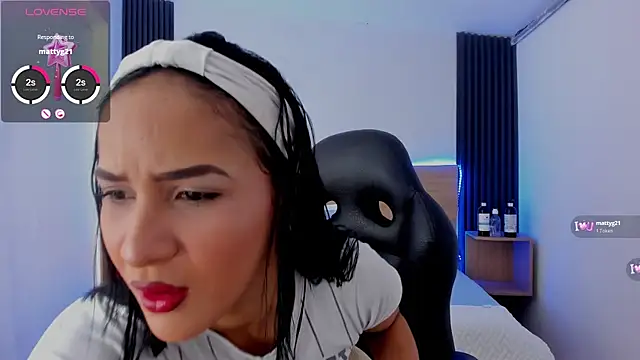 Snapshot of Samantha_luv_ chatting on 02-01-26, 02:32 Samantha luv online show from 02-01-26, 02:32