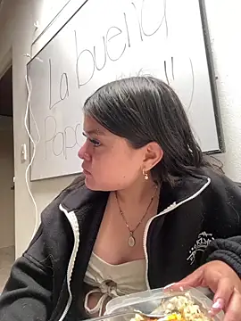 Camila Duarte2 online show from 12-17-25, 01:27