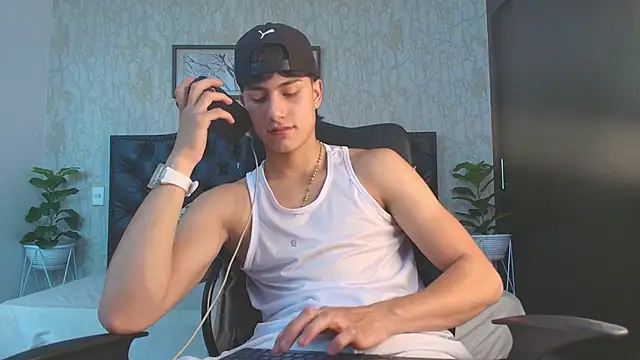 Lander Cruz online show from 12-14-25, 06:02