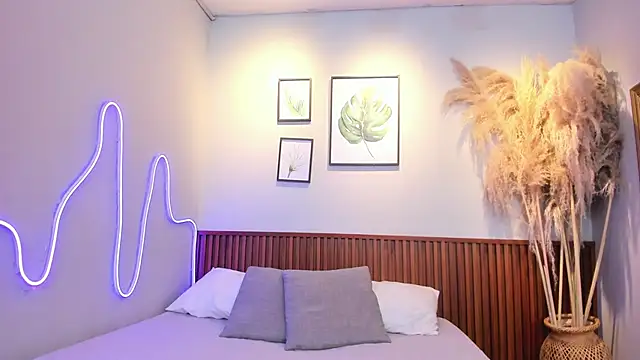 MIAROGGERSS online show from 03-26-26, 04:00