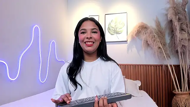 MIAROGGERSS online show from 05-22-26, 05:05