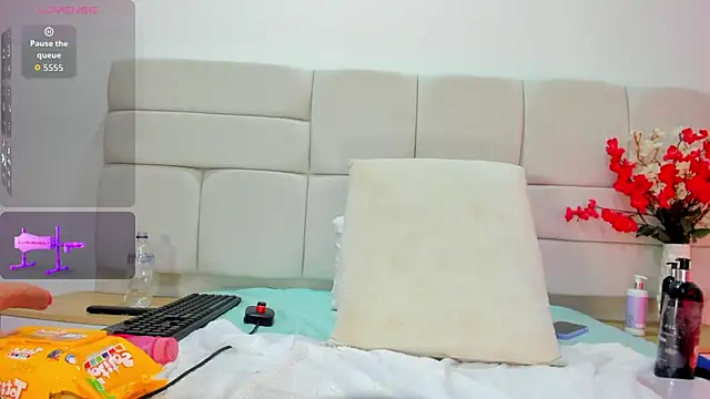 Snapshot of MajoLinares chatting on 02-19-26, 07:33 MajoLinares online show from 02-19-26, 07:33