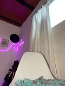 Cynthia es online show from 05-04-26, 01:47