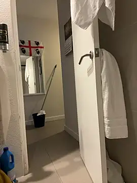 Snapshot of andresbale chatting on 02-04-26, 04:18 andresbale online show from 02-04-26, 04:18