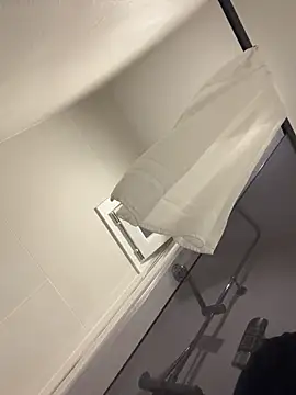 Snapshot of andresbale chatting on 04-13-26, 04:16 andresbale online show from 04-13-26, 04:16