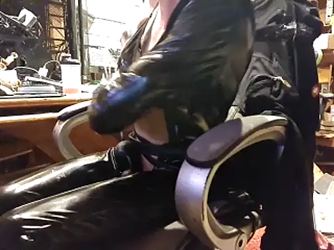 laaralatexxa BDSM online show from 03-05-26, 09:33
