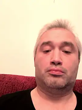 Olomoucak1982 online show from 12-04-25, 04:50