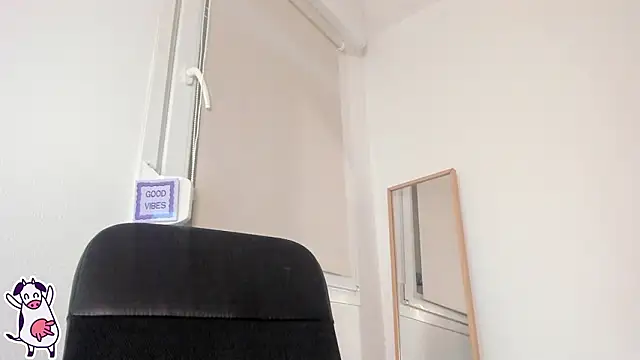 Snapshot of cailynhot2 chatting on 03-06-26, 06:52 cailynhot2 online show from 03-06-26, 06:52