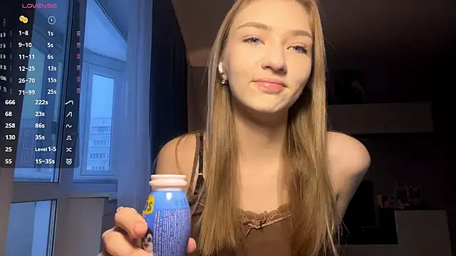 Snapshot of AveryBerkson chatting on 12-19-25, 03:10 AveryBerkson online show from 12-19-25, 03:10